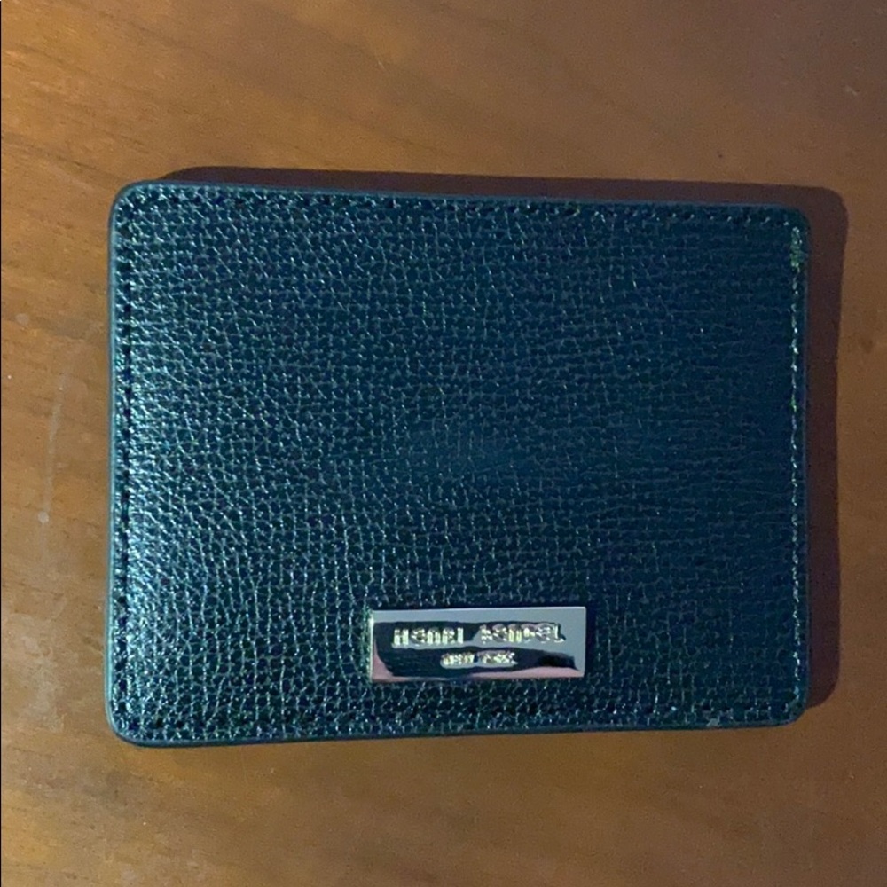Henri Bendel BN black card holder.